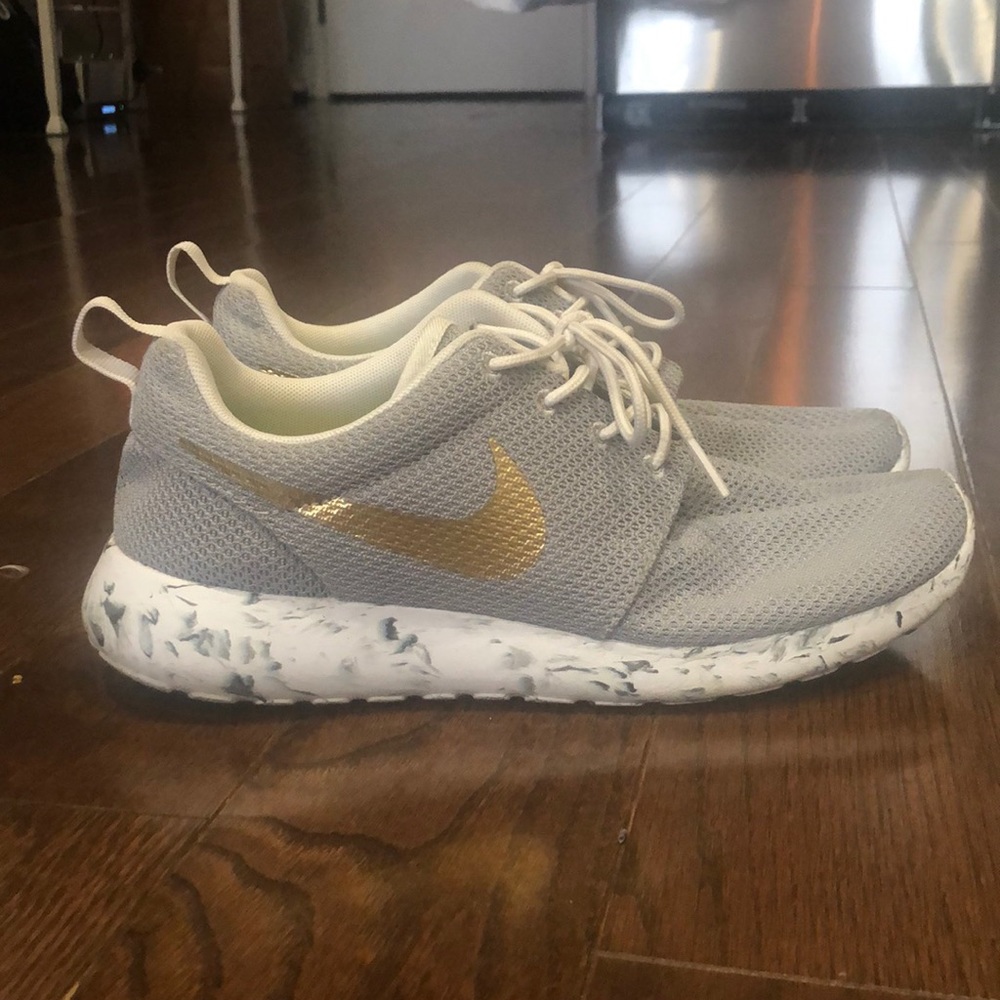 Customized Marble Roshe Nike’s